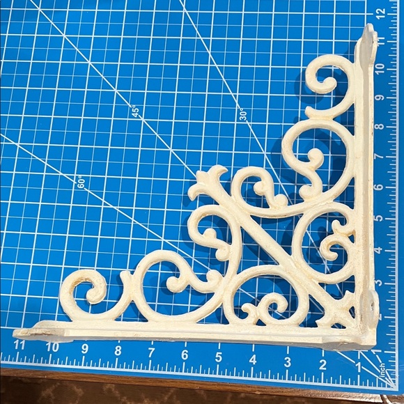 One pair. Wrought iron Decorative Brackets - Picture 5 of 10